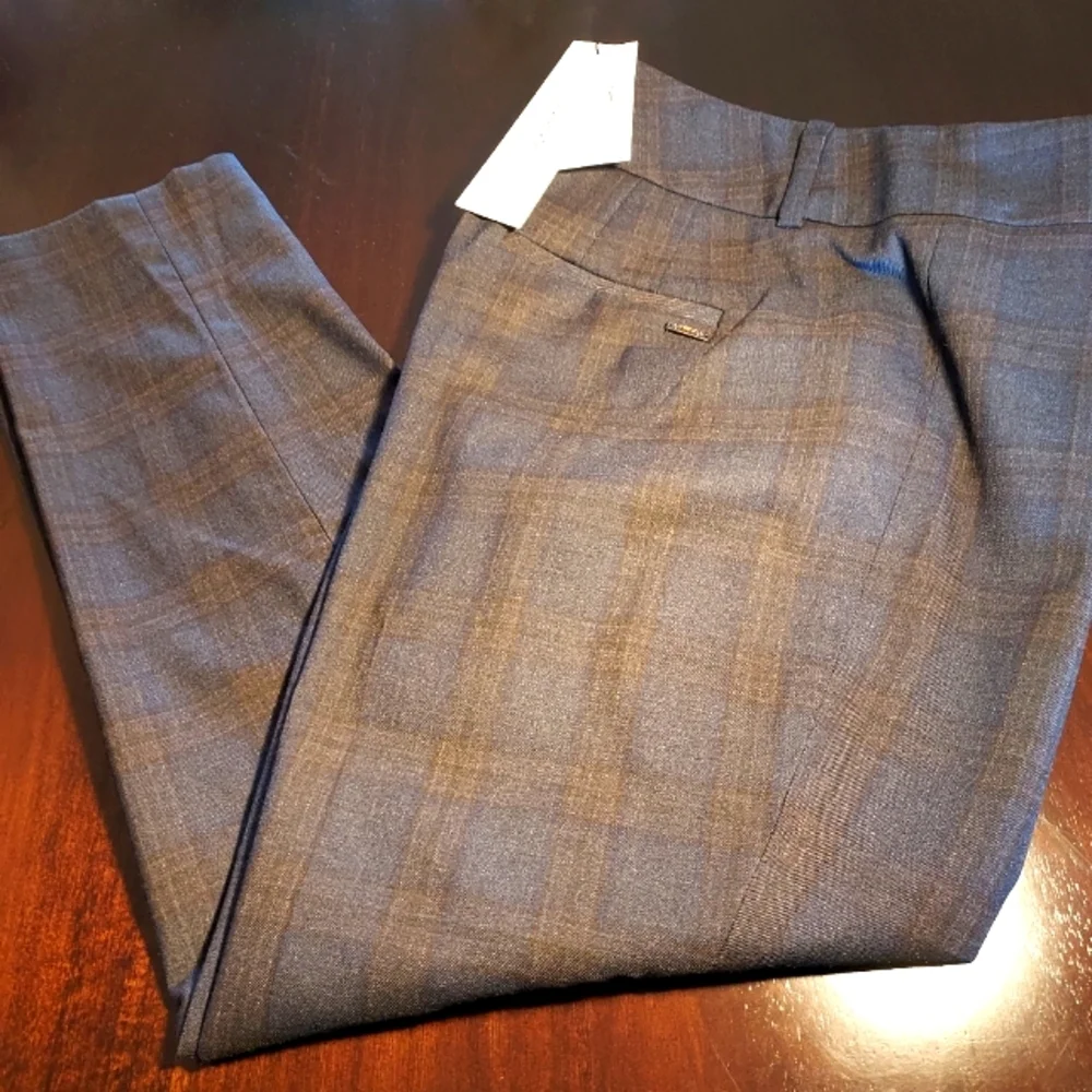 Calvin Klein Poly/Rayon Blend Plaid Tapered Ankle Pants. New condition. - Picture 7 of 13